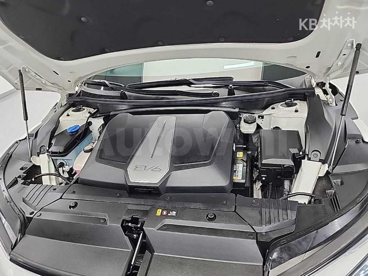 Kia EV6 2025 KNAC581CPSA225937 — 5