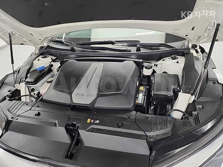 Kia EV6 2025 KNAC581CPSA225936 — 5