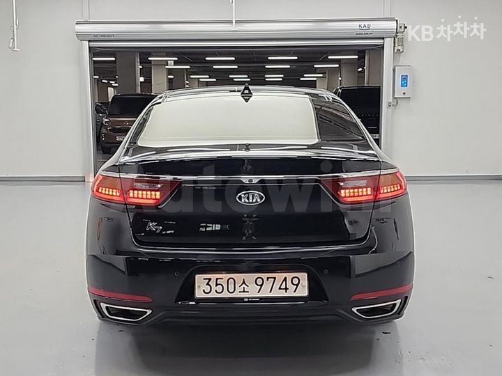 Kia K7 2018 KNALB415BJA122891 — 3