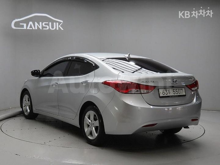 Hyundai Avante 2013 — 3