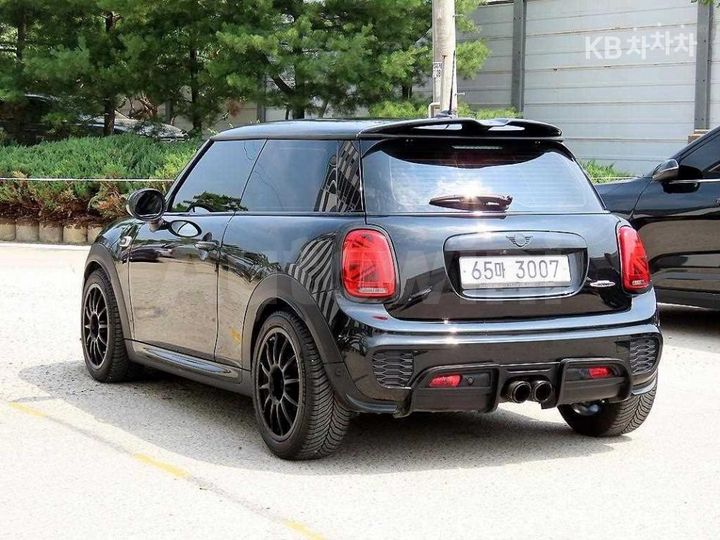Mini Cooper 2018 WMWXM9102J2H04437 — 3