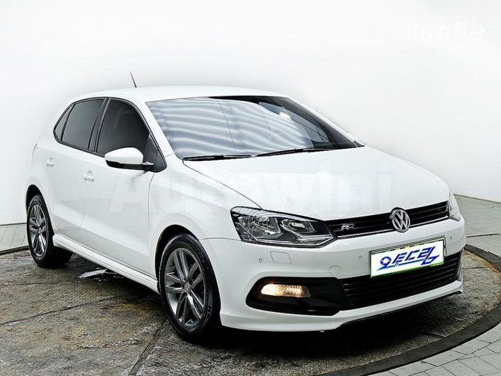 Volkswagen Polo 2015 — 2