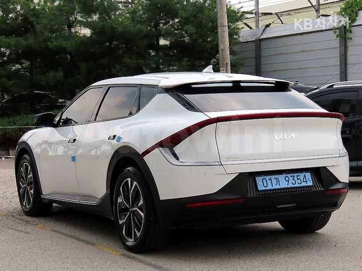 Kia EV6 2022 KNAC281AFNA060665 — 3