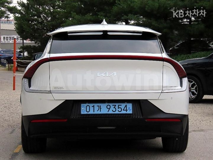 Kia EV6 2022 KNAC281AFNA060665 — 4