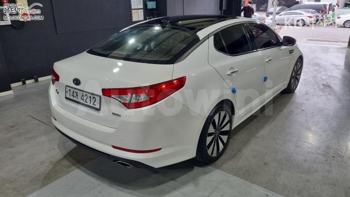 Kia K5 2013 KNAGN419BDA263202 — 2