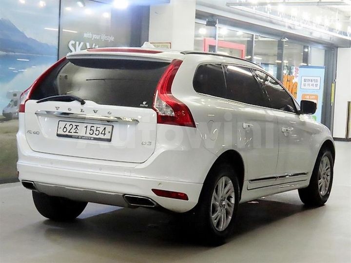 Volvo XC60 2017 YV1DZARBDH2149199 — 4