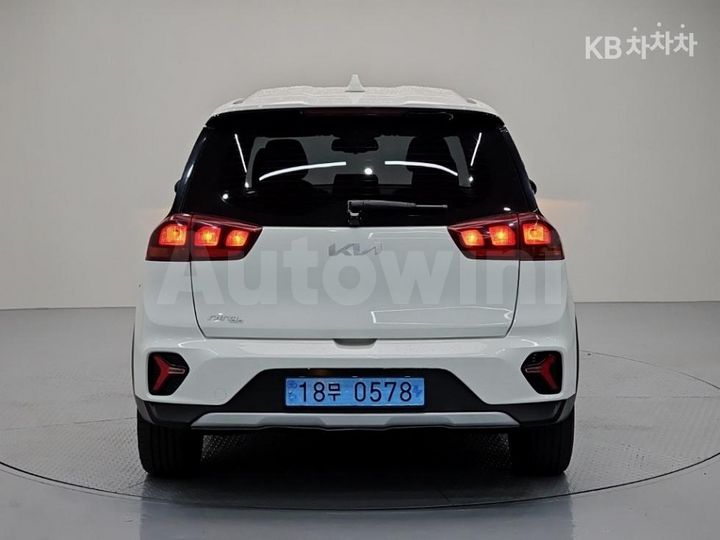 Kia Niro 2023 KNAA381GFPT001479 — 3