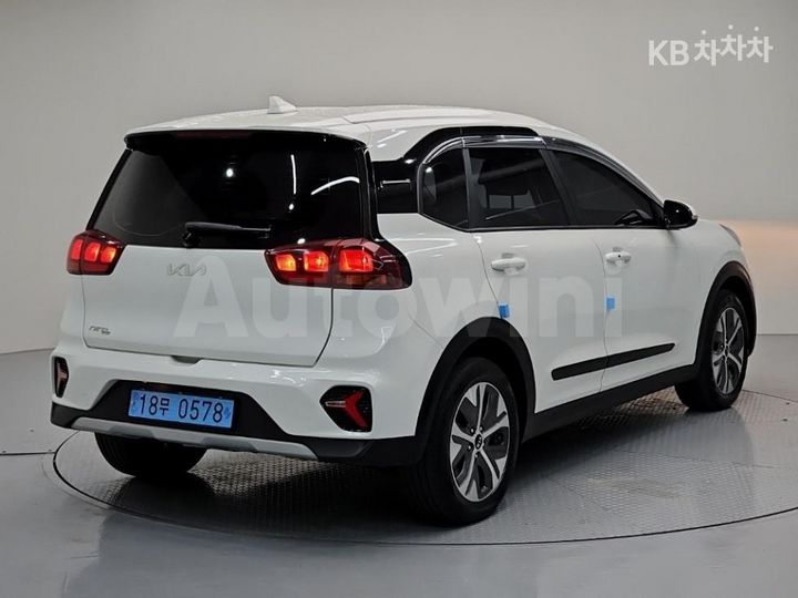Kia Niro 2023 KNAA381GFPT001479 — 4