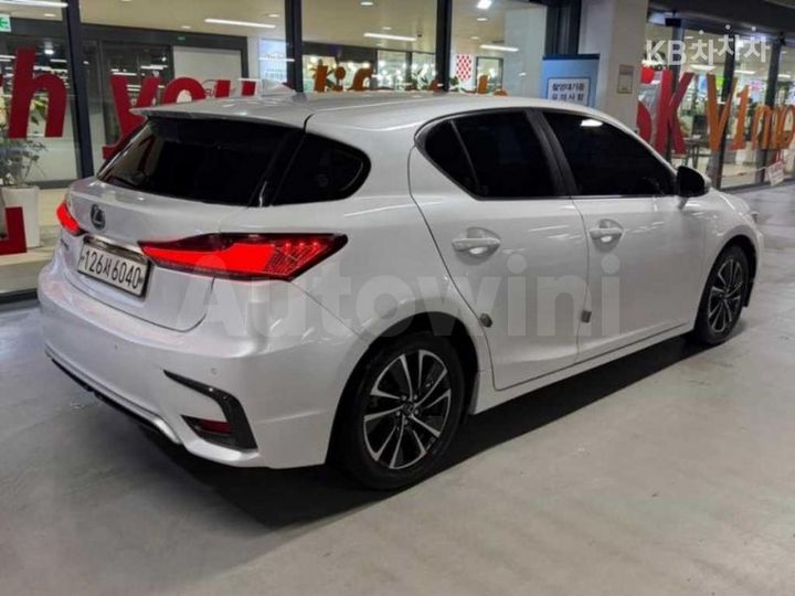 Lexus CT 2018 JTHKD5BH1J2333518 — 4