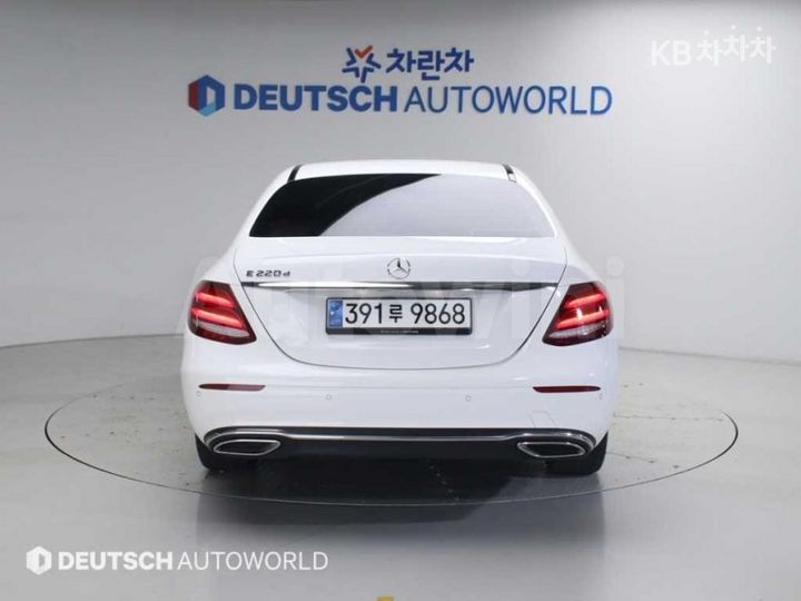 Mercedes-Benz E Class 2017 WDDZF0EB0HA050960 — 3