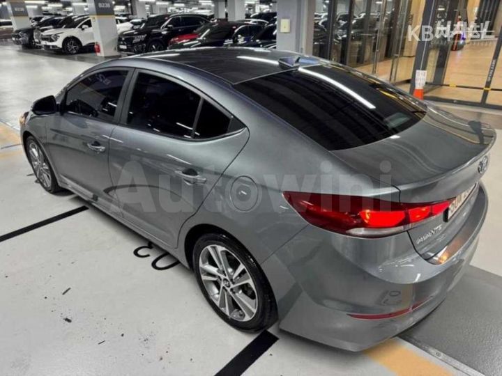 Hyundai Avante 2018 — 3