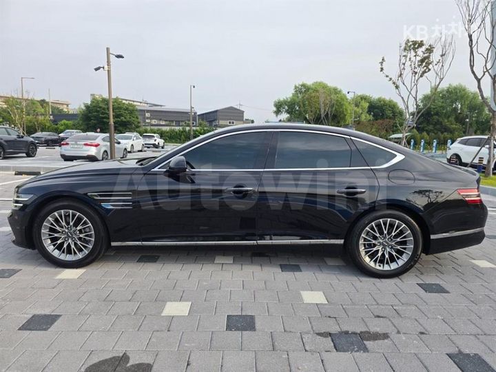 Genesis G80 2022 KMTGB41CDNU145084 — 3