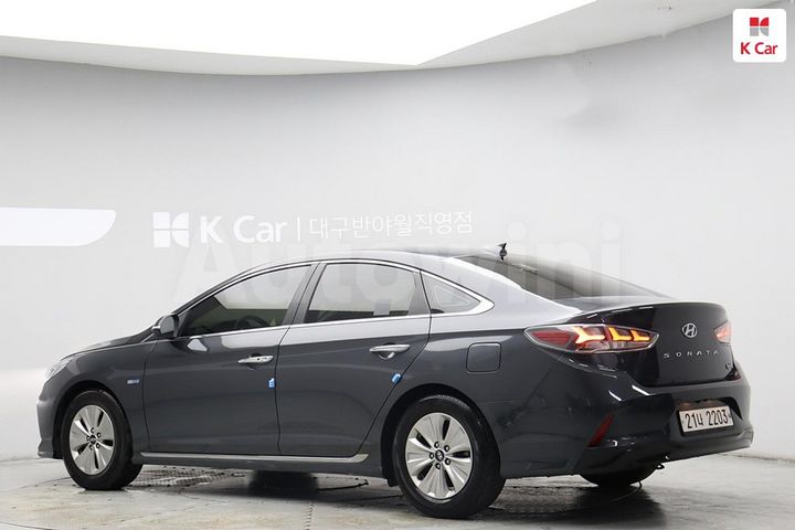 Hyundai Sonata 2018 KMHE3413BJA078923 — 2