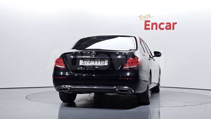 Mercedes-Benz E Class 2017 — 4