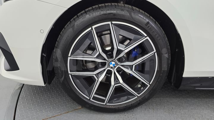 BMW 5 Series 2025 — 5