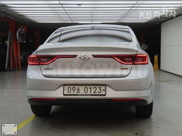 Renault SM6 2016 — 2