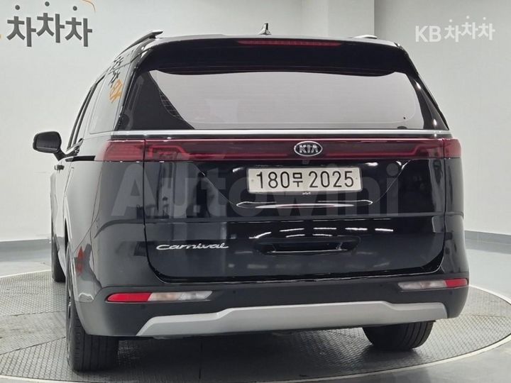 Kia Carnival 2021 KNANB81BBMS108982 — 2