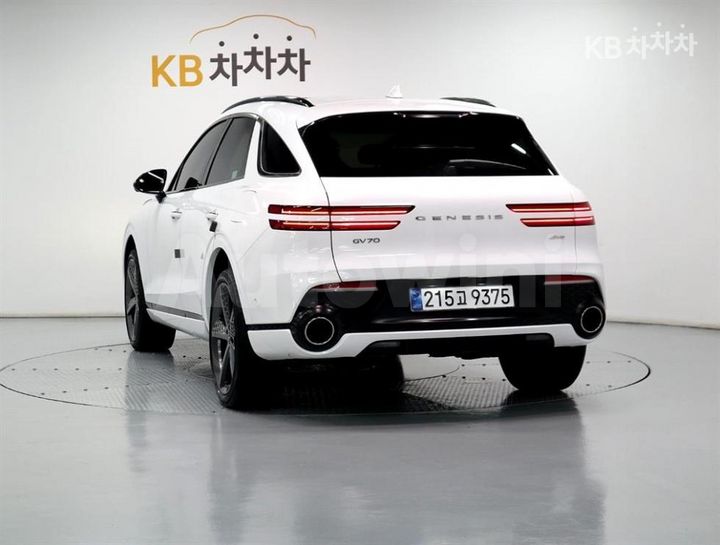 Genesis GV70 2022 KMTMA81BDNU072845 — 4