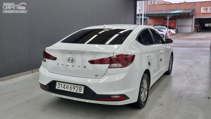 Hyundai Avante 2019 KMHD741EELU941732 — 2