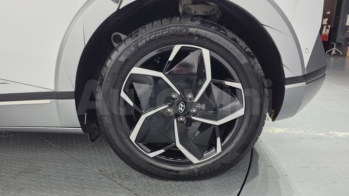 Hyundai Ioniq5 2023 — 5