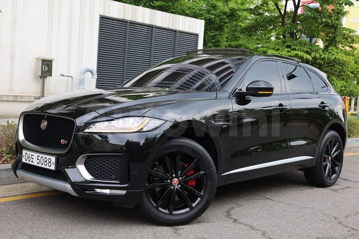 Jaguar F PACE