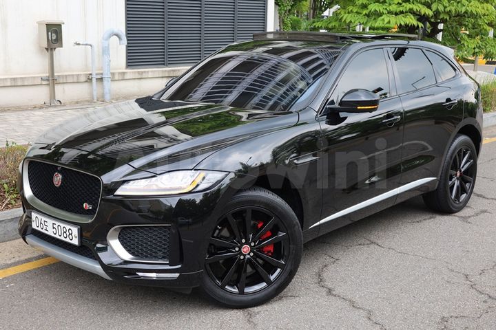 Jaguar F PACE