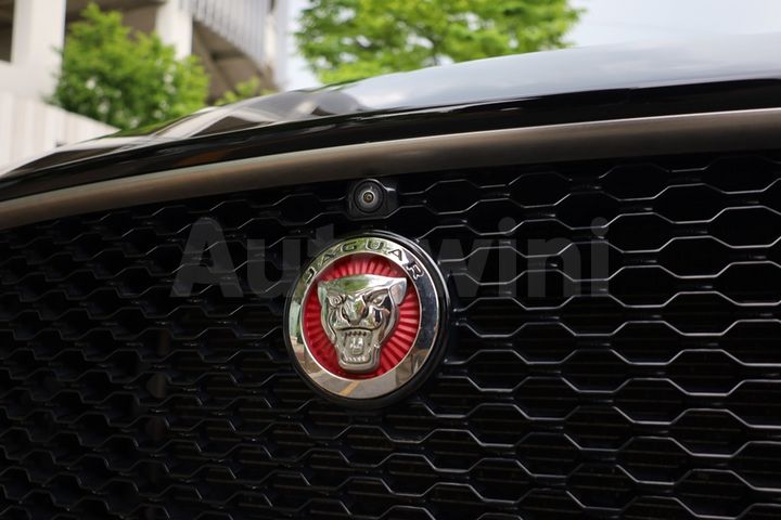 Jaguar F PACE