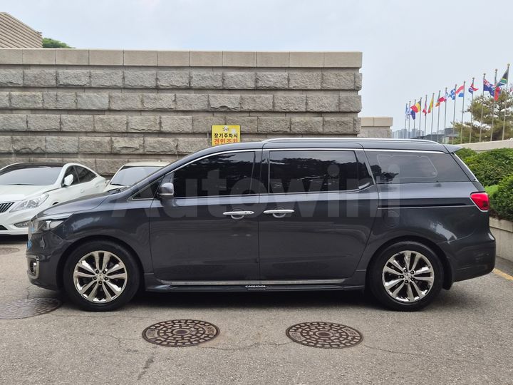 Kia Carnival 2017 — 2
