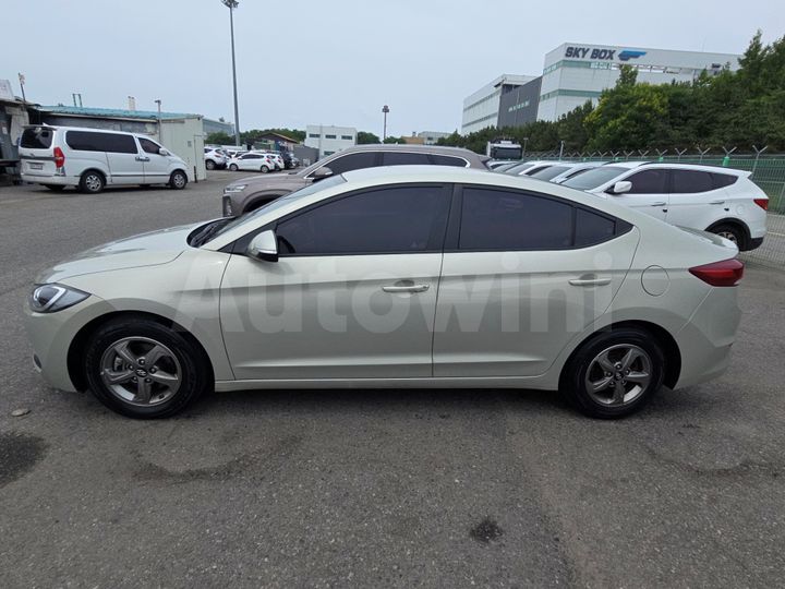 Hyundai Avante 2017 — 2