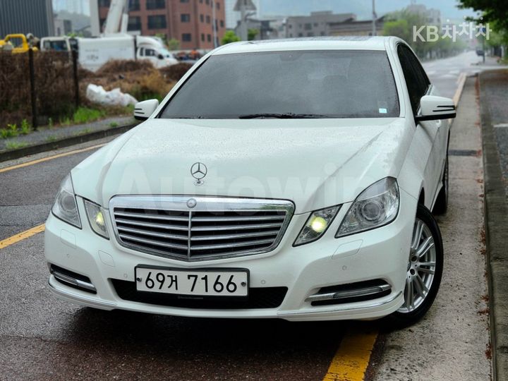Mercedes Benz E Class 2011 — 3