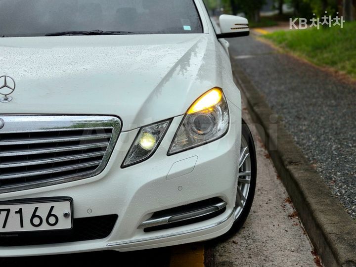 Mercedes Benz E Class 2011 — 4