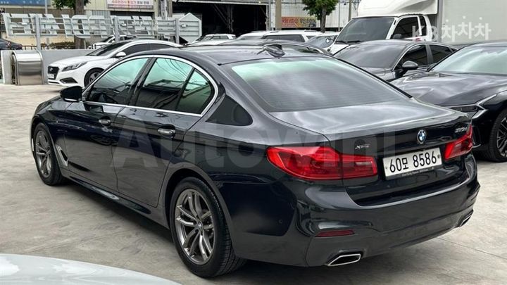 BMW 5 Series 2018 WBAJC5109JWB86661 — 4
