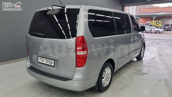 Hyundai Starex 2017 — 2