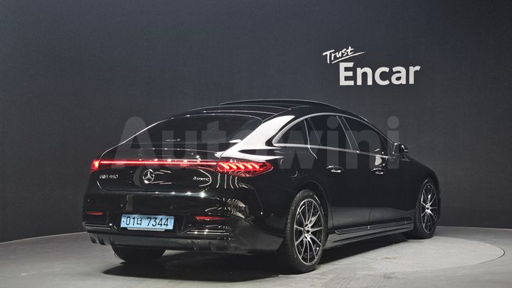 Mercedes Benz EQS