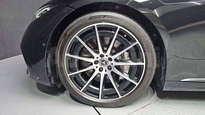 Mercedes Benz EQS