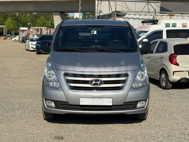 Hyundai Starex 2018 — 2