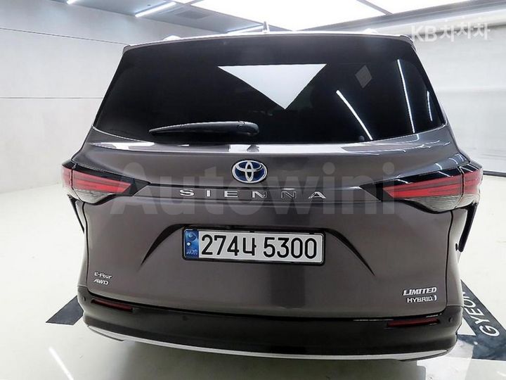 Toyota Sienna 2024 — 3