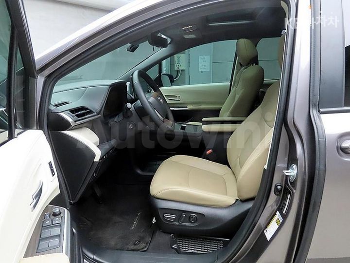 Toyota Sienna 2024 — 5