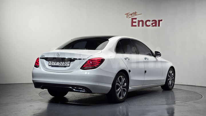 Mercedes-Benz C Class 2017 — 2