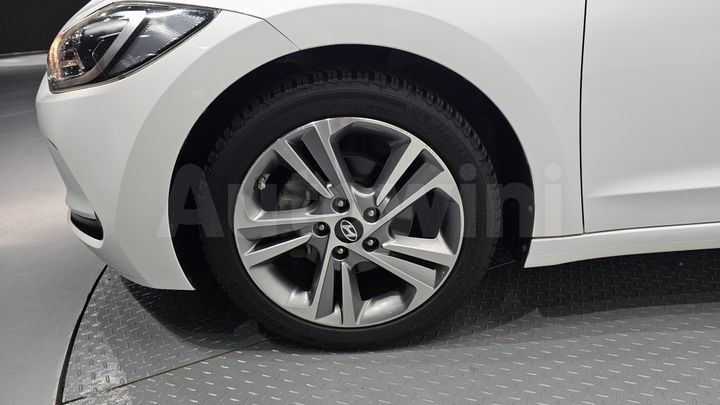 Hyundai Avante 2018 — 5