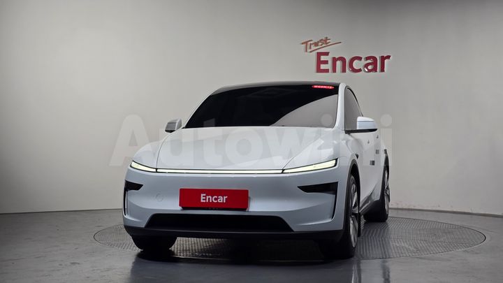 Tesla Model Y 2025 — 3