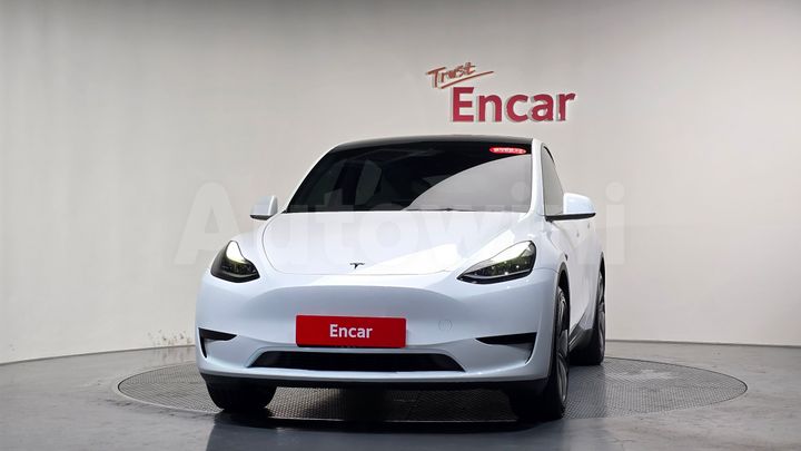 Tesla Model Y 2024 — 3