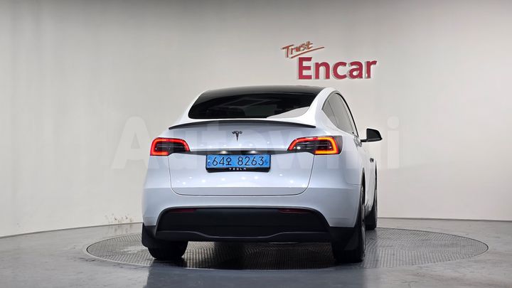Tesla Model Y 2024 — 4