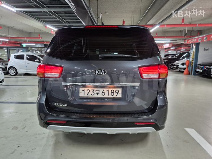 Kia Carnival 2018 KNAMD81ABJS362350 — 4