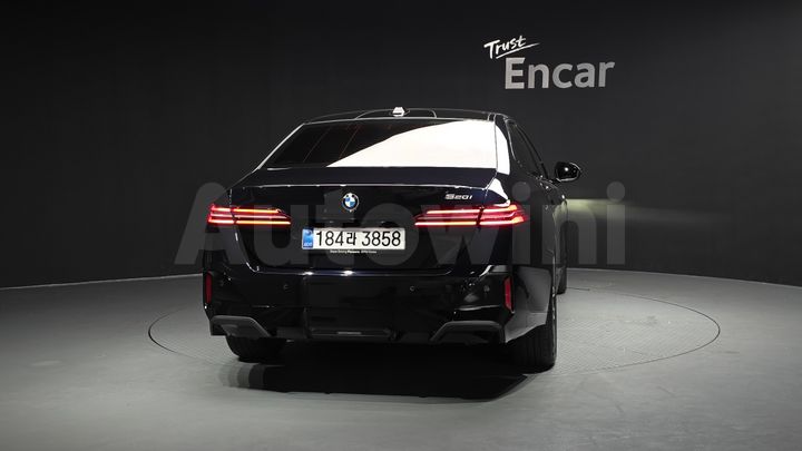 BMW 5 Series 2025 — 4