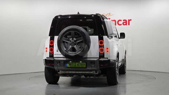 Land Rover Defender 2024 — 4