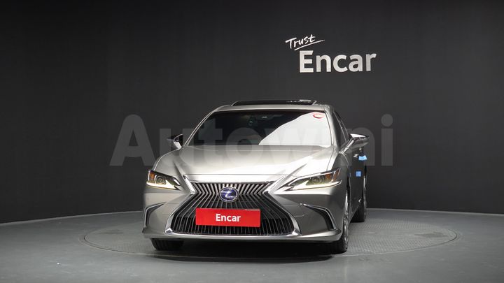 Lexus ES 2019 — 3