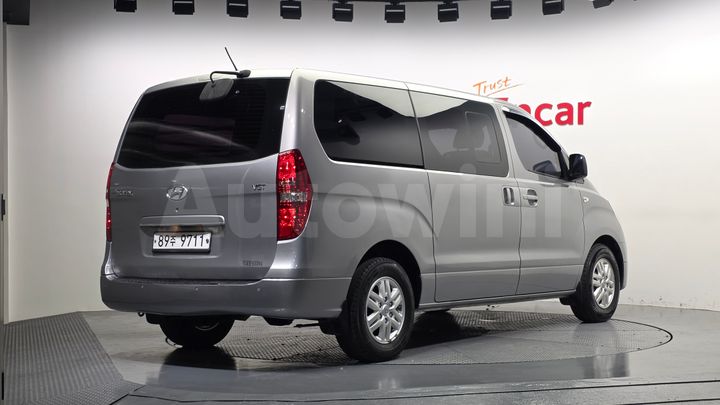 Hyundai Starex 2016 — 2