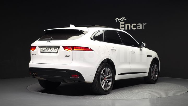 Jaguar F PACE