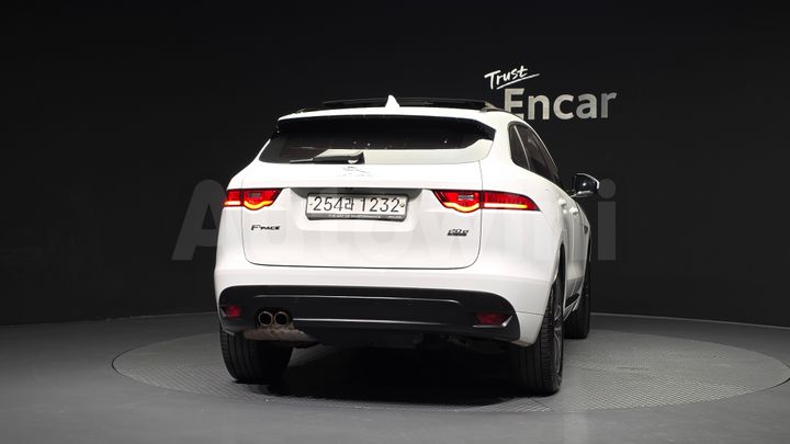 Jaguar F PACE 2019 — 4